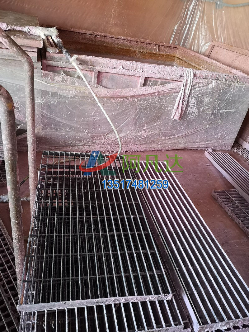 格柵環保脫漆處理現場